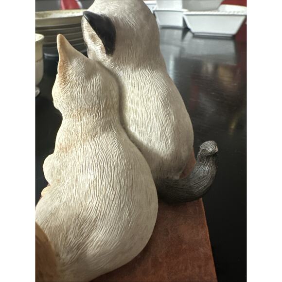 A Country Artist Kitten Tales Book of Friendship Cat Figurine CA04664 - Picture 6 of 9